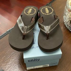 New flip flops with box